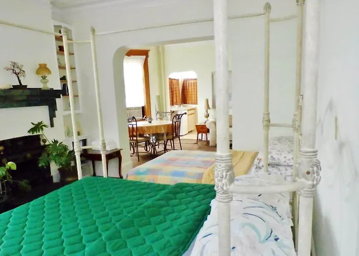 Harbor House Bed And Breakfast